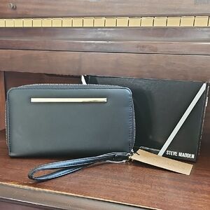 NWT Steve Madded BZippy Wallet Wristlet Black Zip Purse Gift